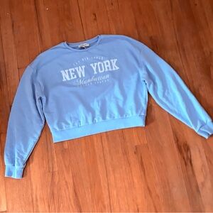 🗽Sky Blue 'New York Manhattan' Cropped Sweatshirt - Francesca’s 🗽